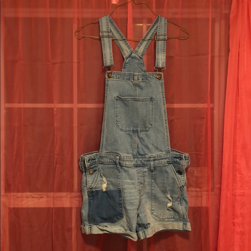 Hollister jean short overalls. Size S